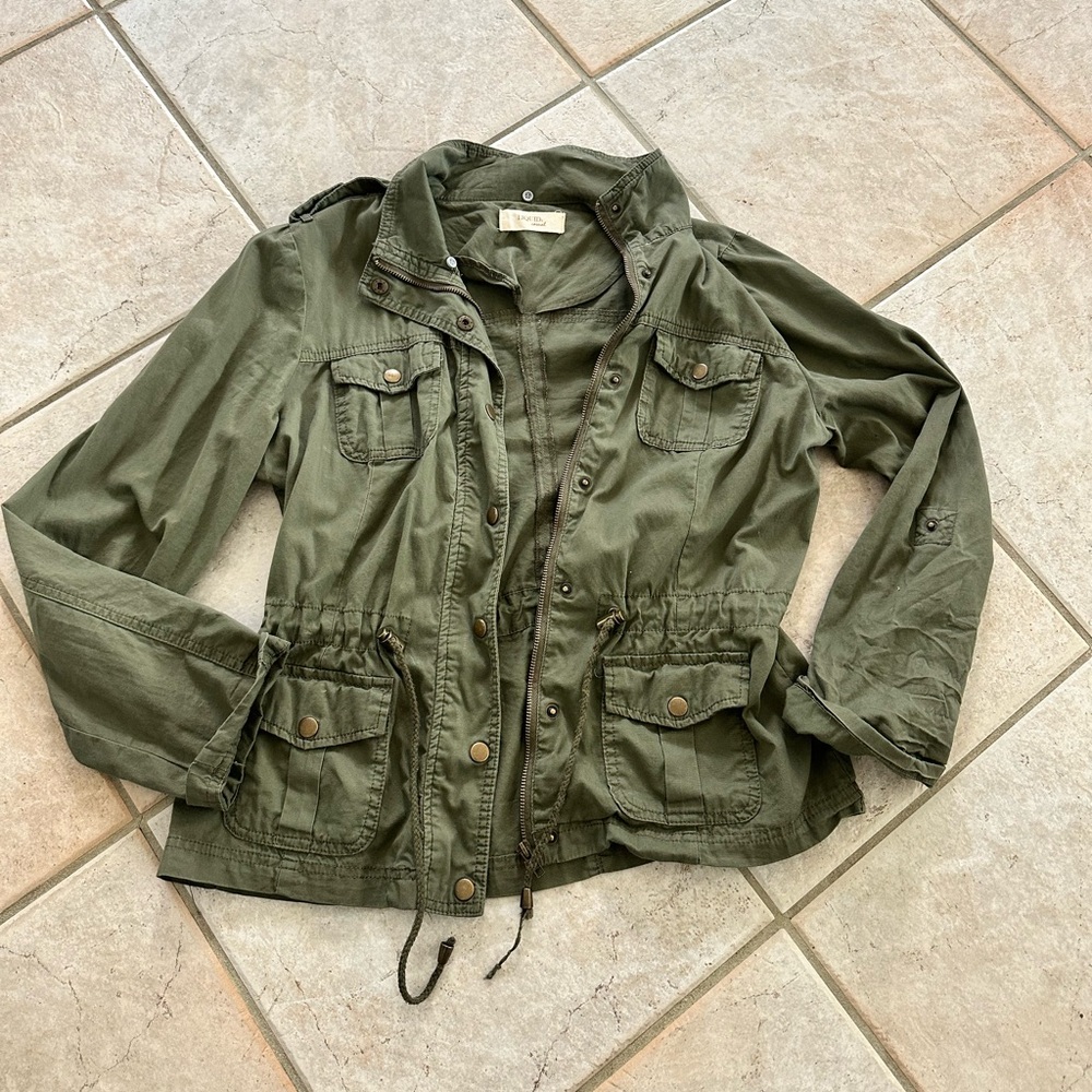 Casual Jacket Fall Military Style in Army Green with Pockets Synch-able Waist